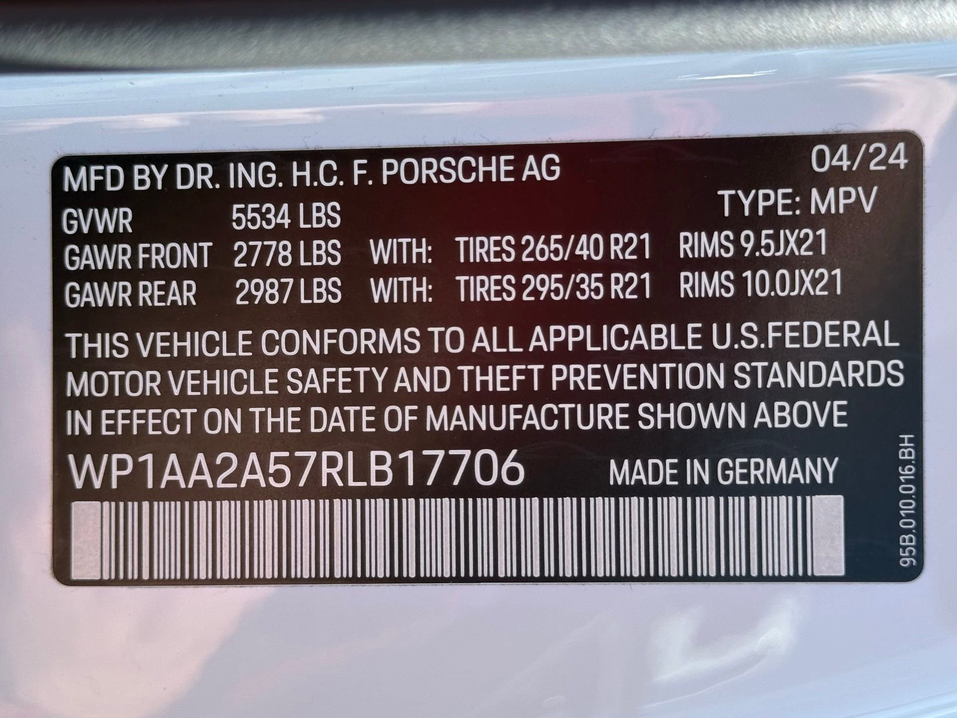 Used 2024 Porsche Macan image 37