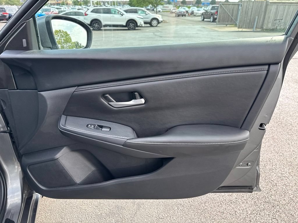 Used 2025 Nissan Sentra SV w/ All-Weather Package FWD image 33