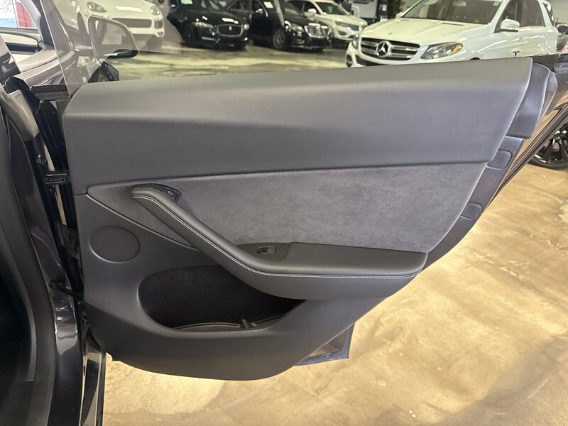 Used 2024 Tesla Model Y Performance AWD/4WD image 22