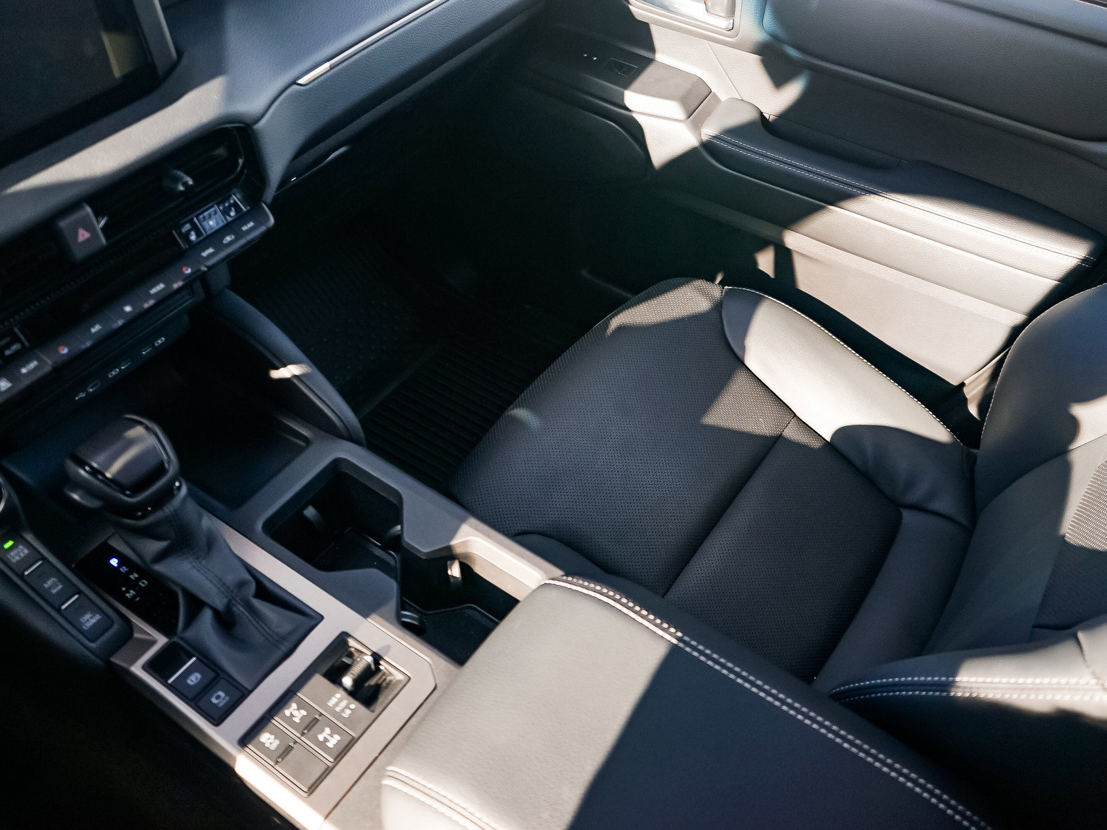 Used 2025 Toyota Land Cruiser image 40