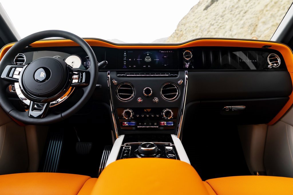 Used 2026 Rolls-Royce Cullinan image 2