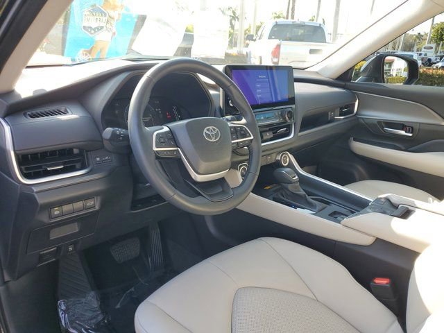 Used 2024 Toyota Grand Highlander XLE image 14