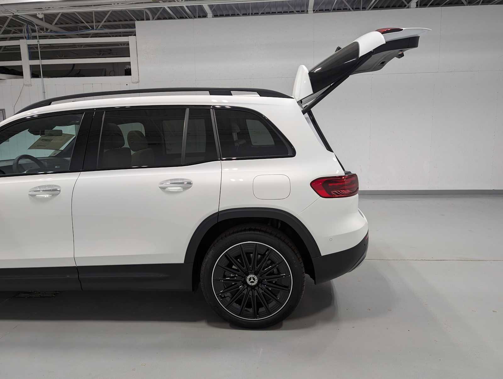 New 2026 Mercedes-Benz GLB 250 4MATIC image 9