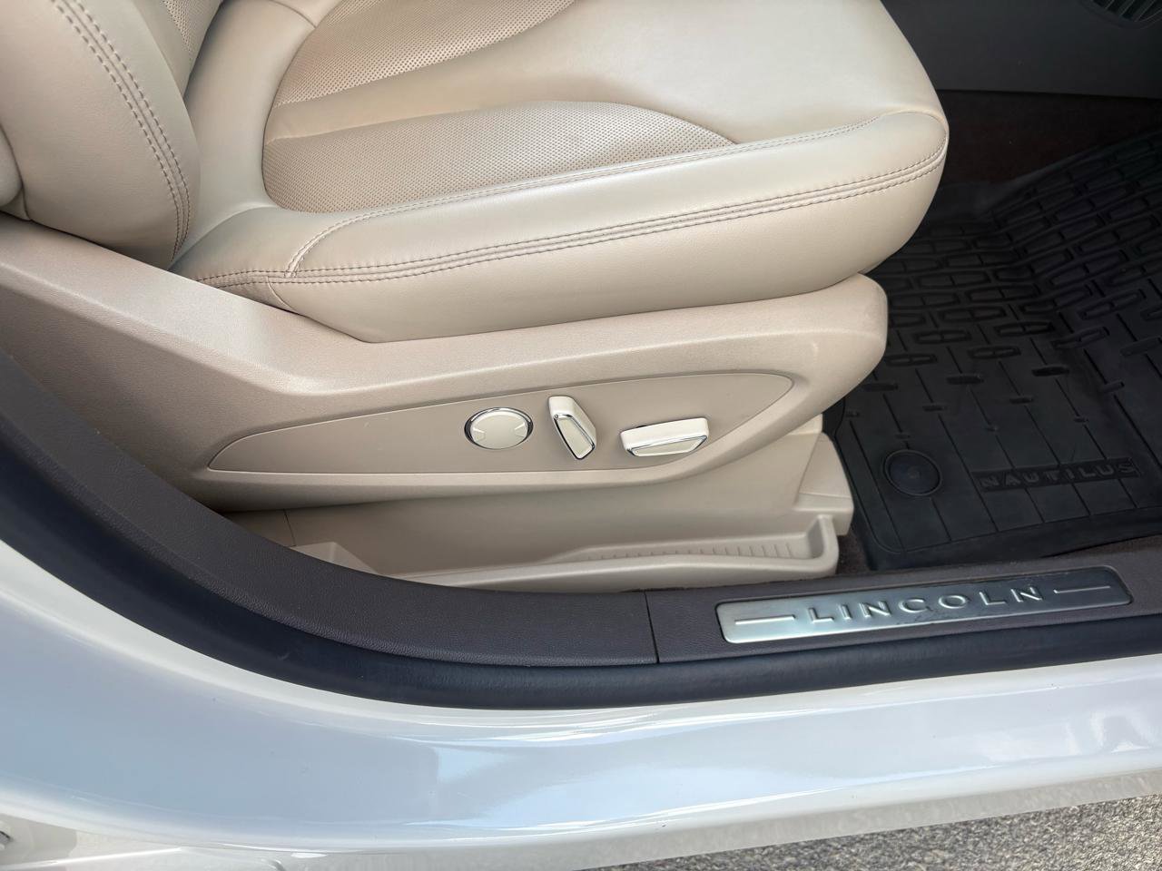 Used 2021 Lincoln Nautilus FWD w/ Equipment Group 101A image 47