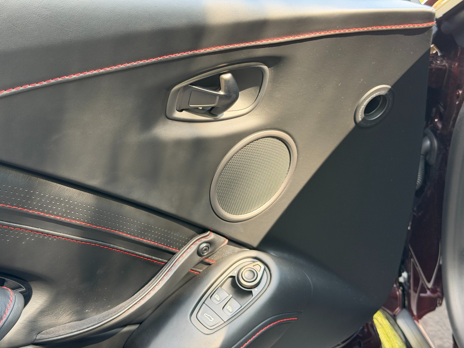 Used 2020 Aston Martin V8 Vantage Coupe RWD image 33