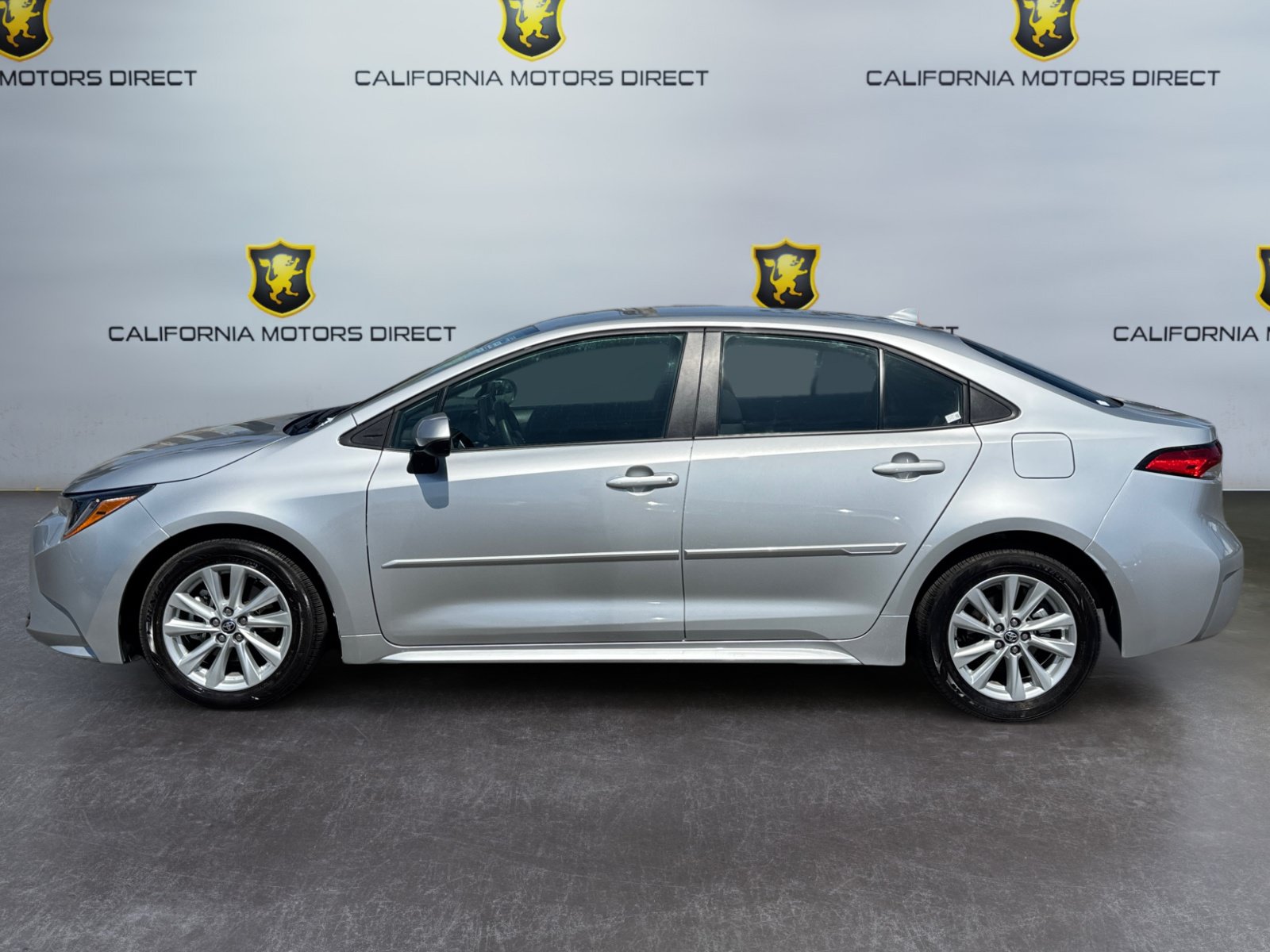 Used 2025 Toyota Corolla LE w/ LE Premium Package FWD image 2
