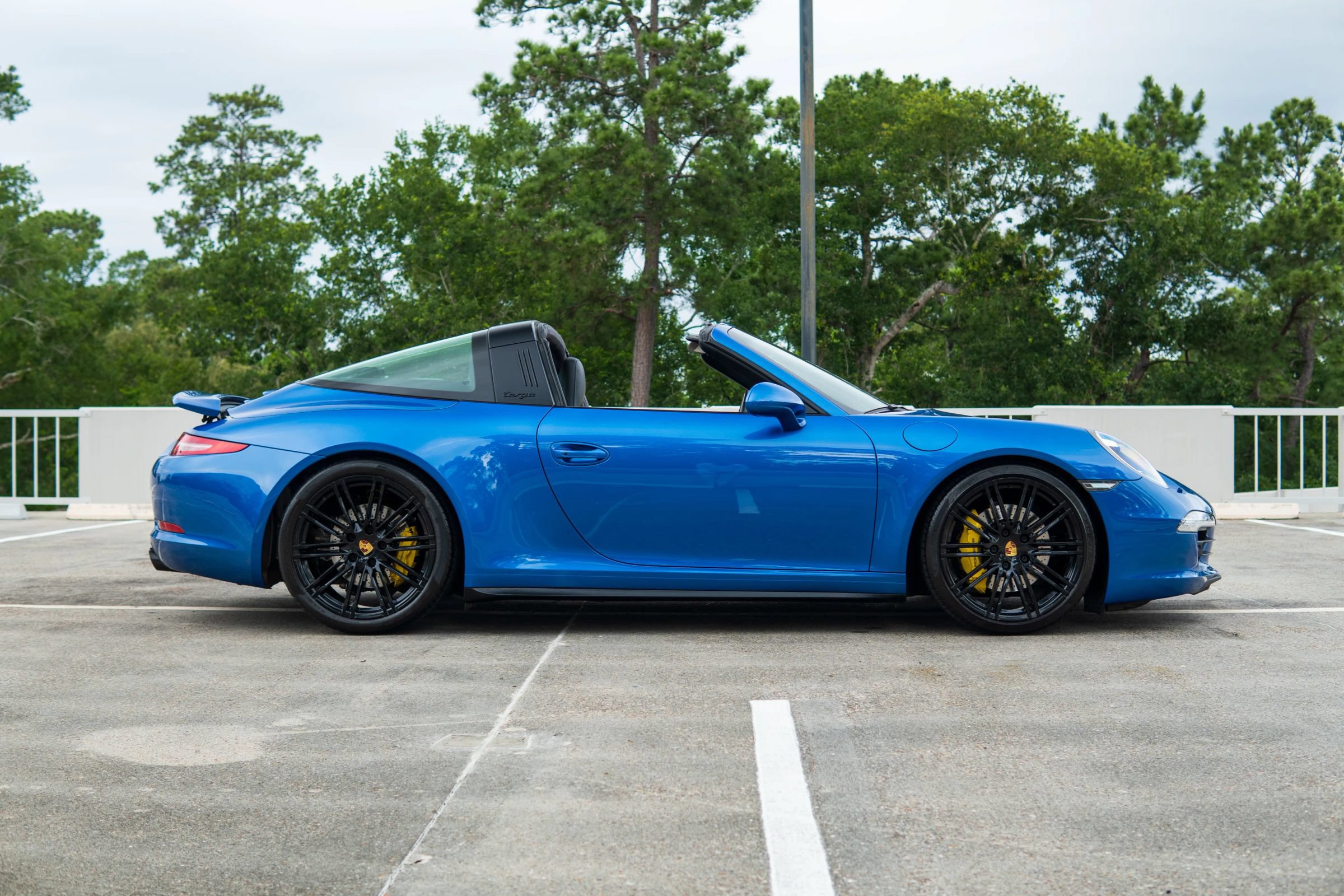 Used 2015 Porsche 911 Targa 4S w/ Sport Chrono Package AWD/4WD image 23