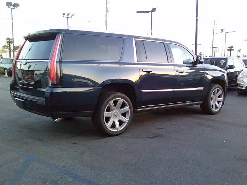 Used 2019 Cadillac Escalade ESV Premium Luxury RWD image 6