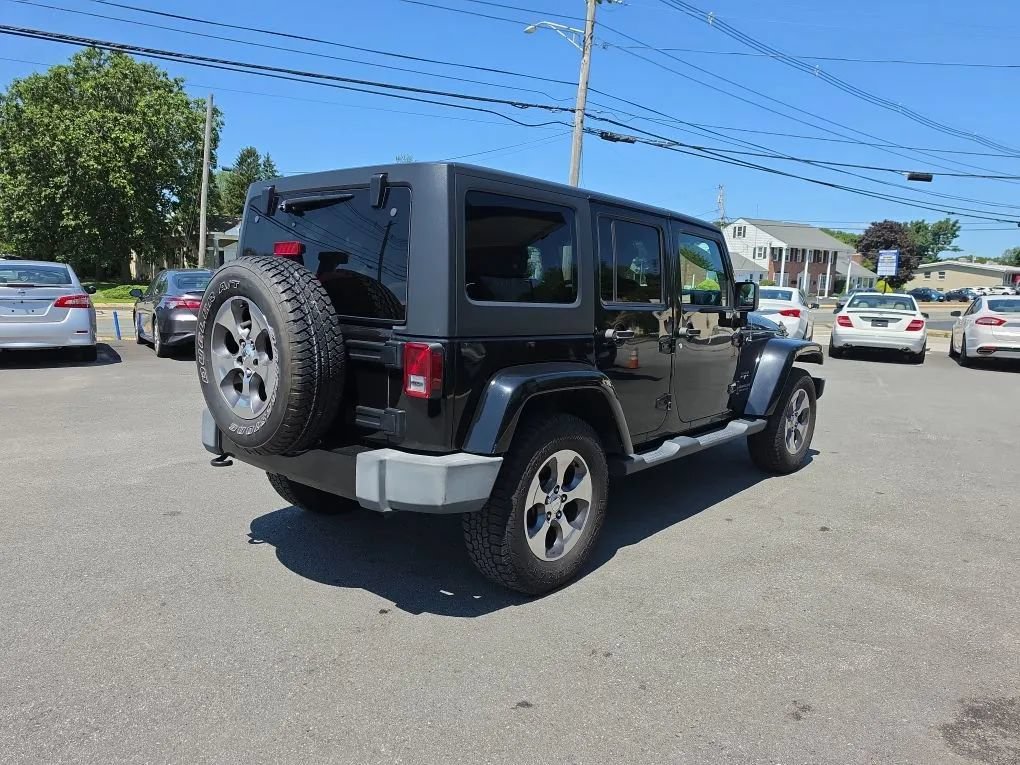 Used 2017 Jeep Wrangler Unlimited Sahara AWD/4WD image 7