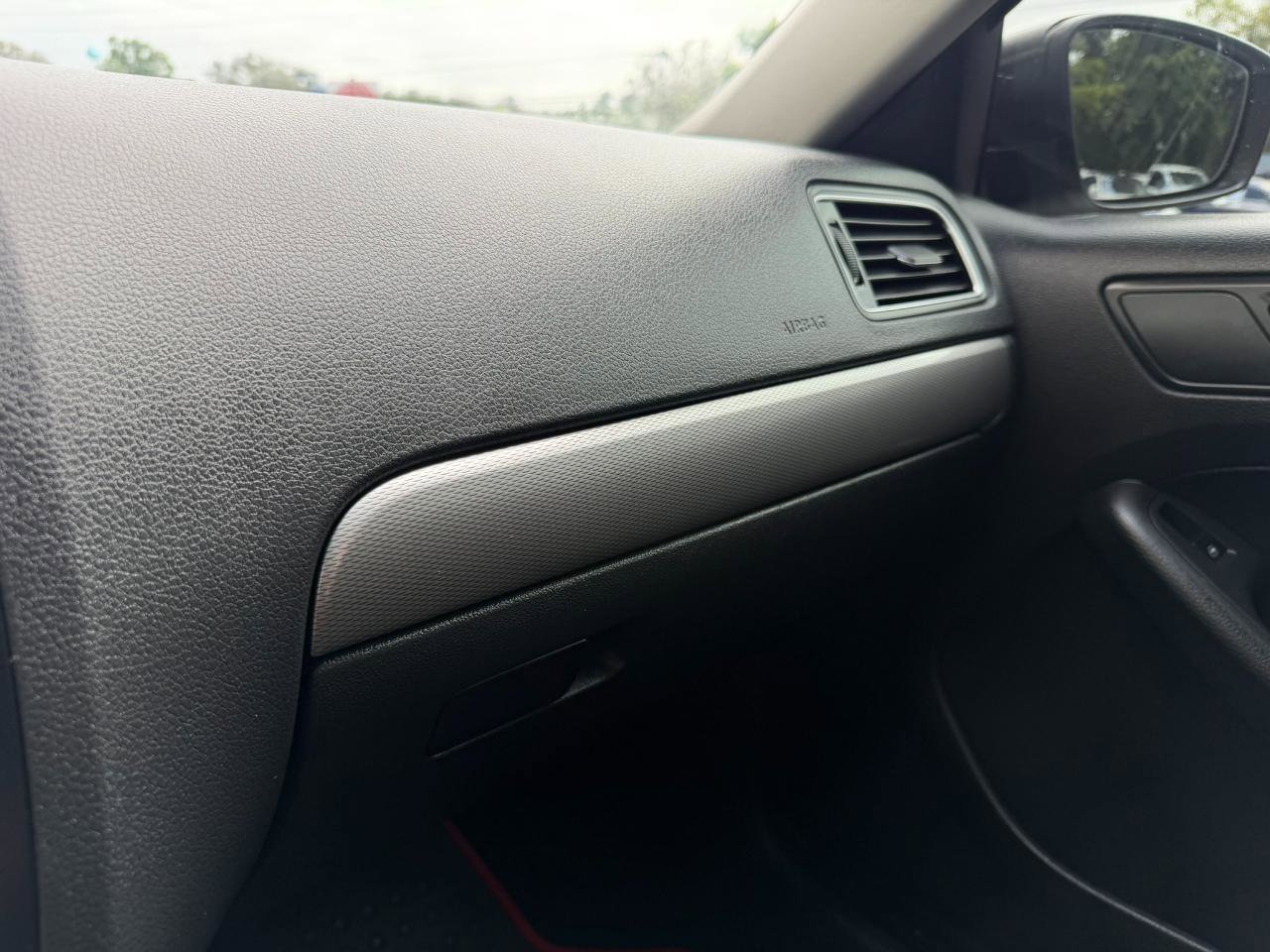 Used 2016 Volkswagen Jetta SE image 38