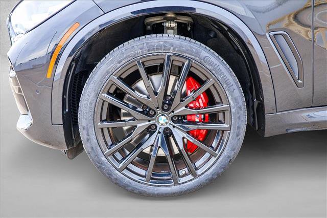 Used 2022 BMW X5 M50i image 9