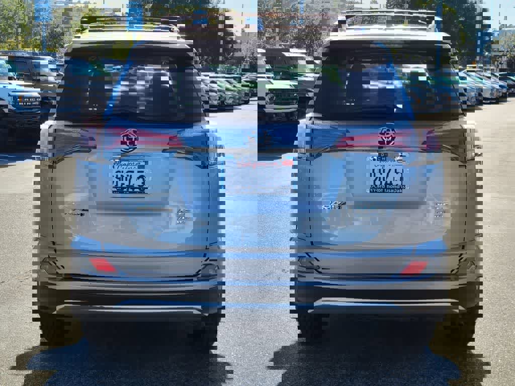 Used 2016 Toyota RAV4 XLE AWD/4WD image 4