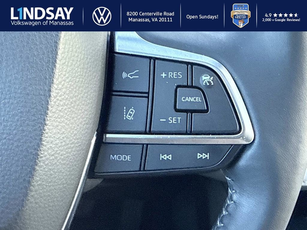 Used 2020 Toyota Highlander XLE image 19