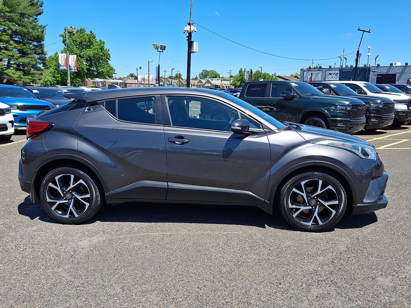 Used 2019 Toyota C-HR XLE FWD image 7