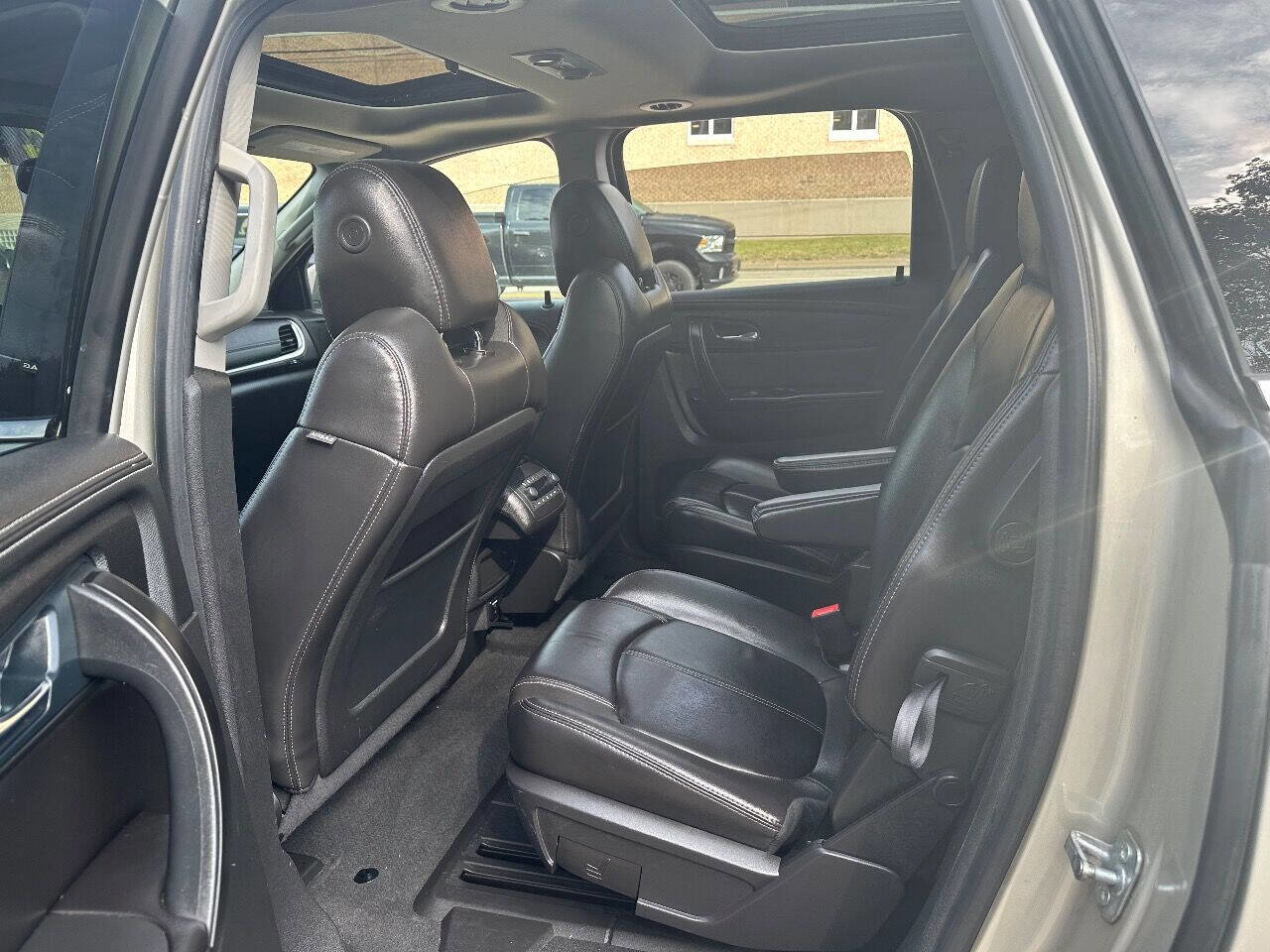 Used 2016 Chevrolet Traverse LT image 12