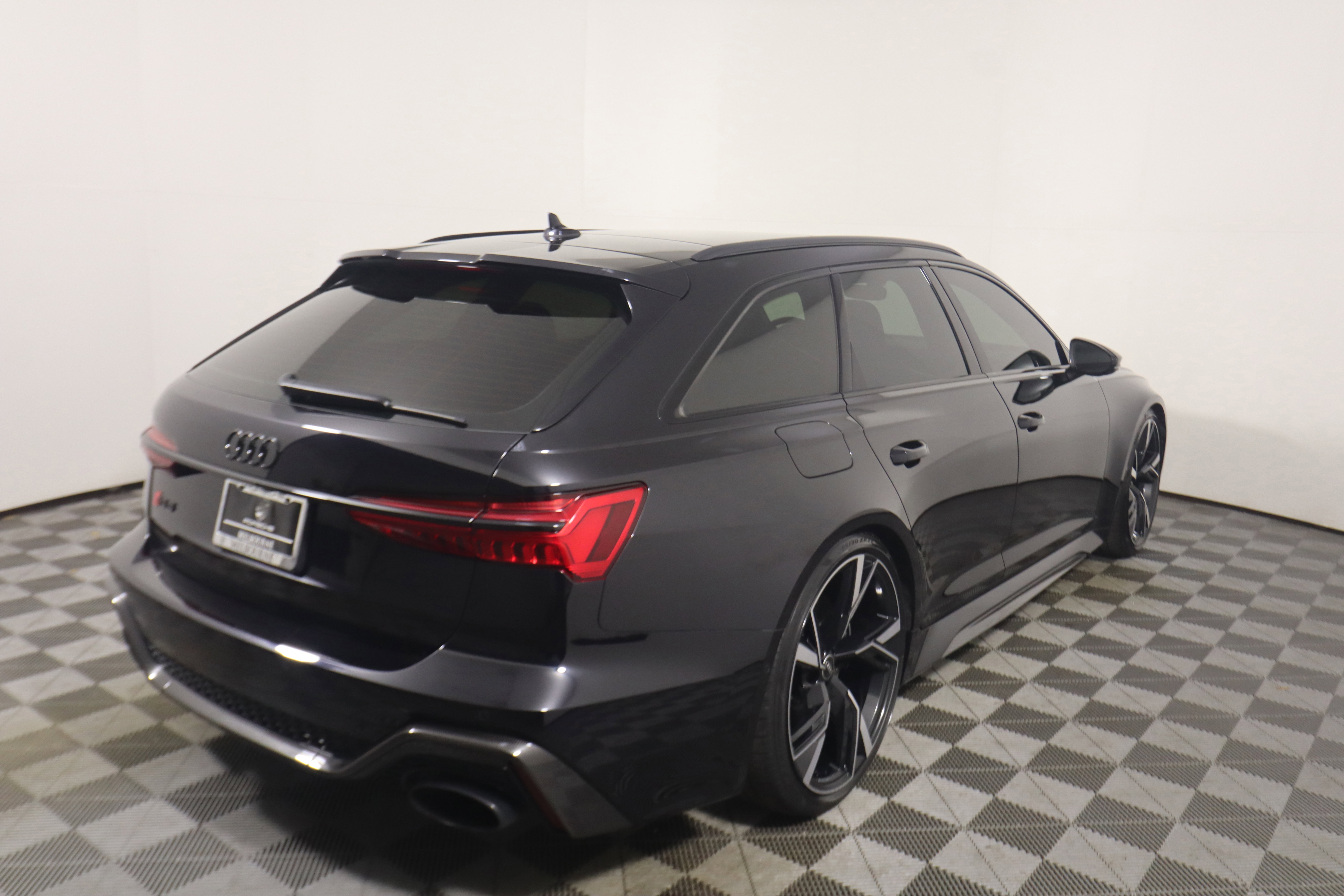 Used 2021 Audi RS 6 w/ Carbon Optic Package AWD/4WD image 5