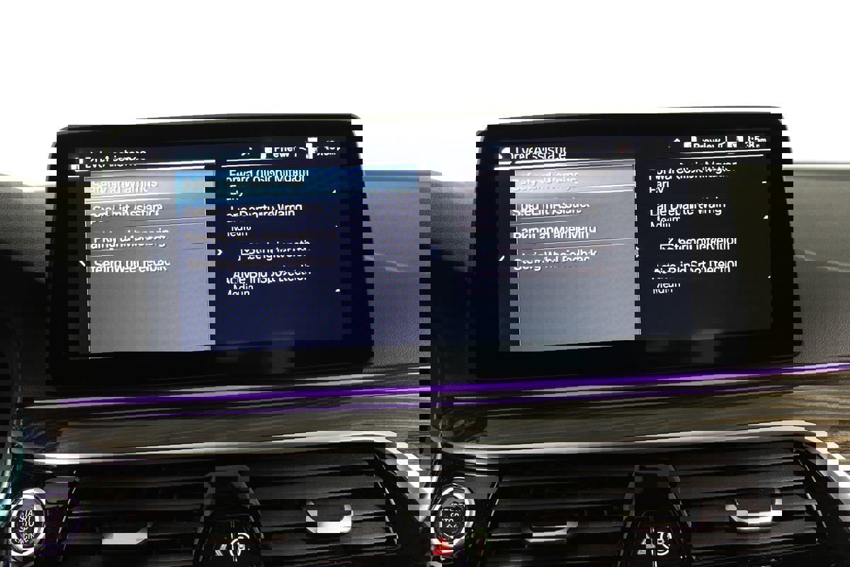 Used 2023 BMW 530e 530e w/ M Sport Package image 25