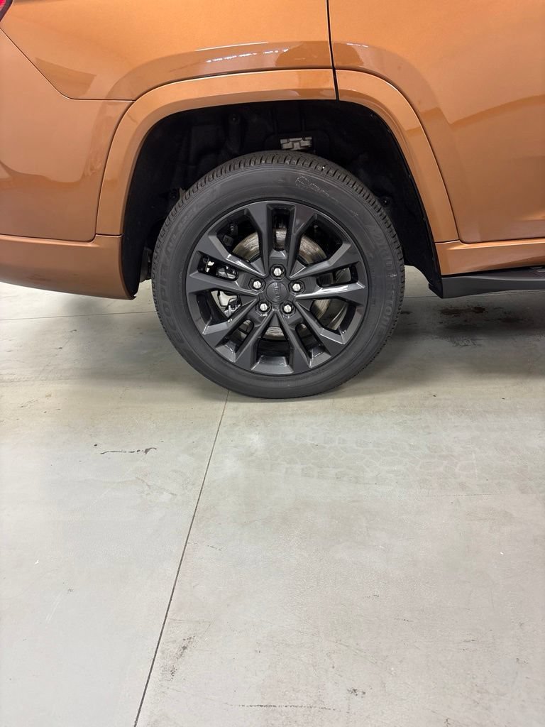 New 2026 Jeep Grand Cherokee L Limited AWD/4WD image 35