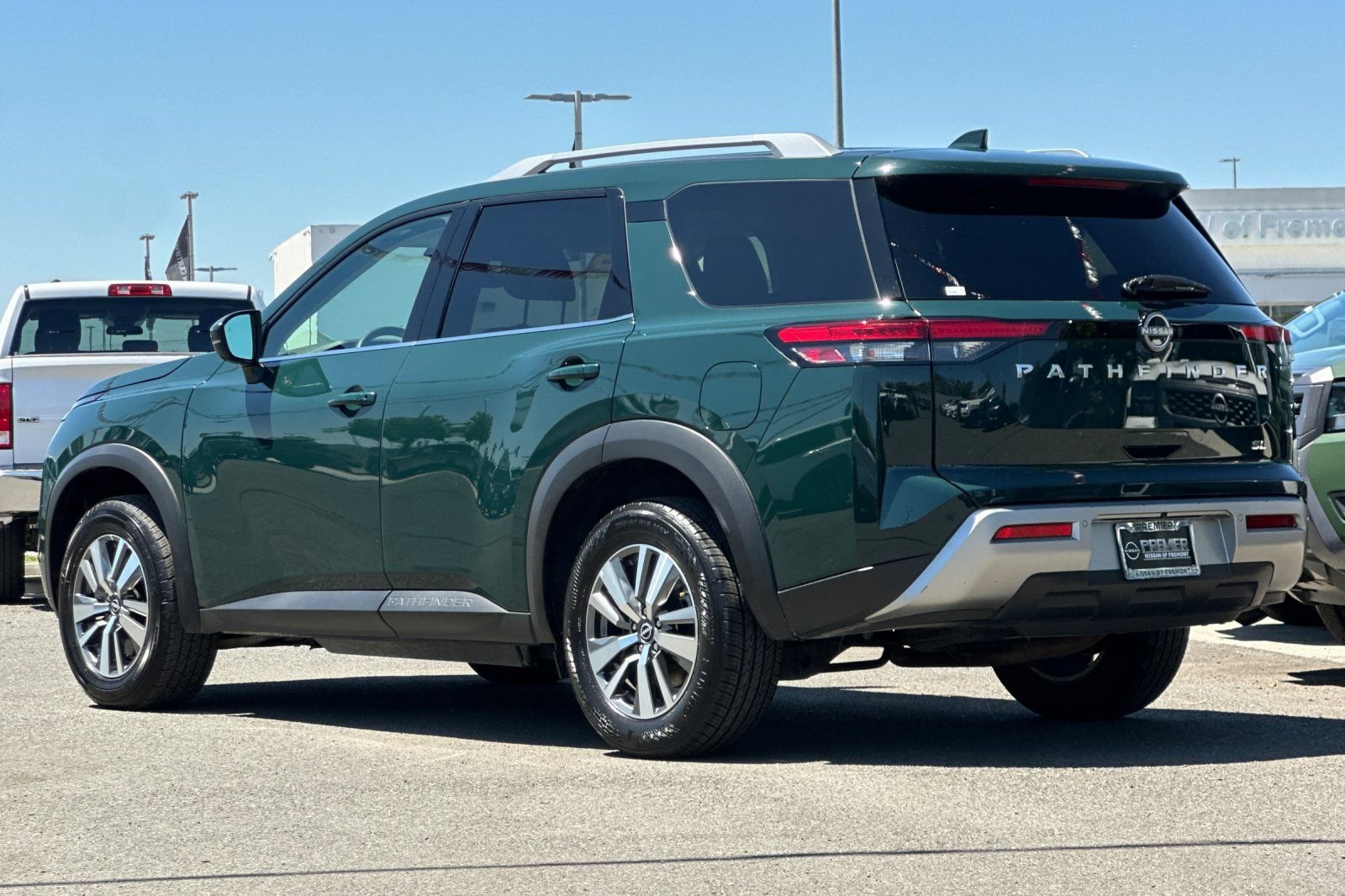 Certified 2025 Nissan Pathfinder SL FWD image 6