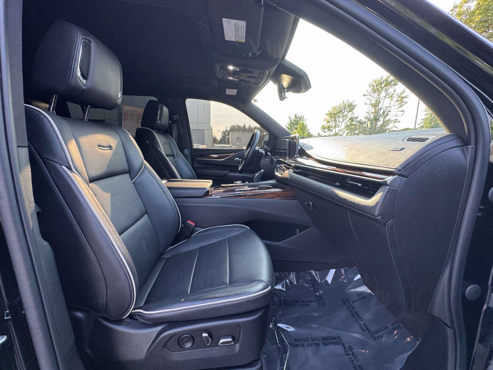 Used 2022 Cadillac Escalade ESV Premium Luxury AWD/4WD image 9