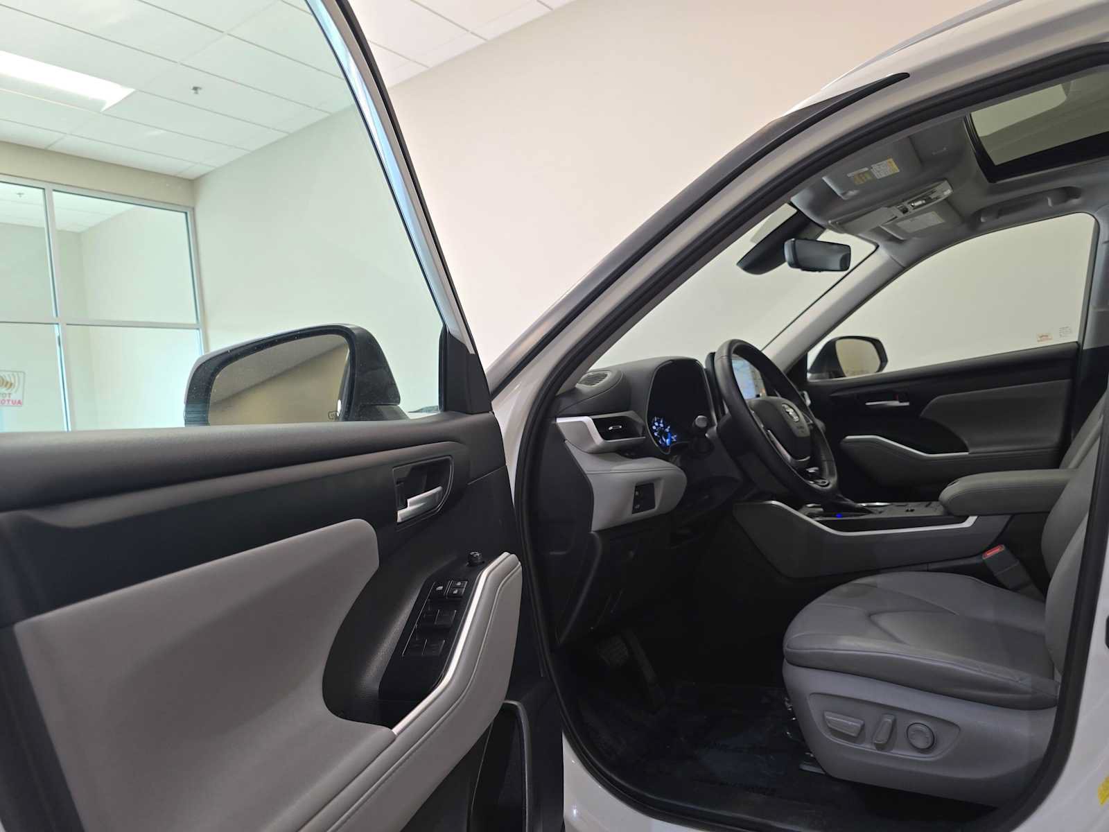 Certified 2020 Toyota Highlander XLE AWD/4WD image 21