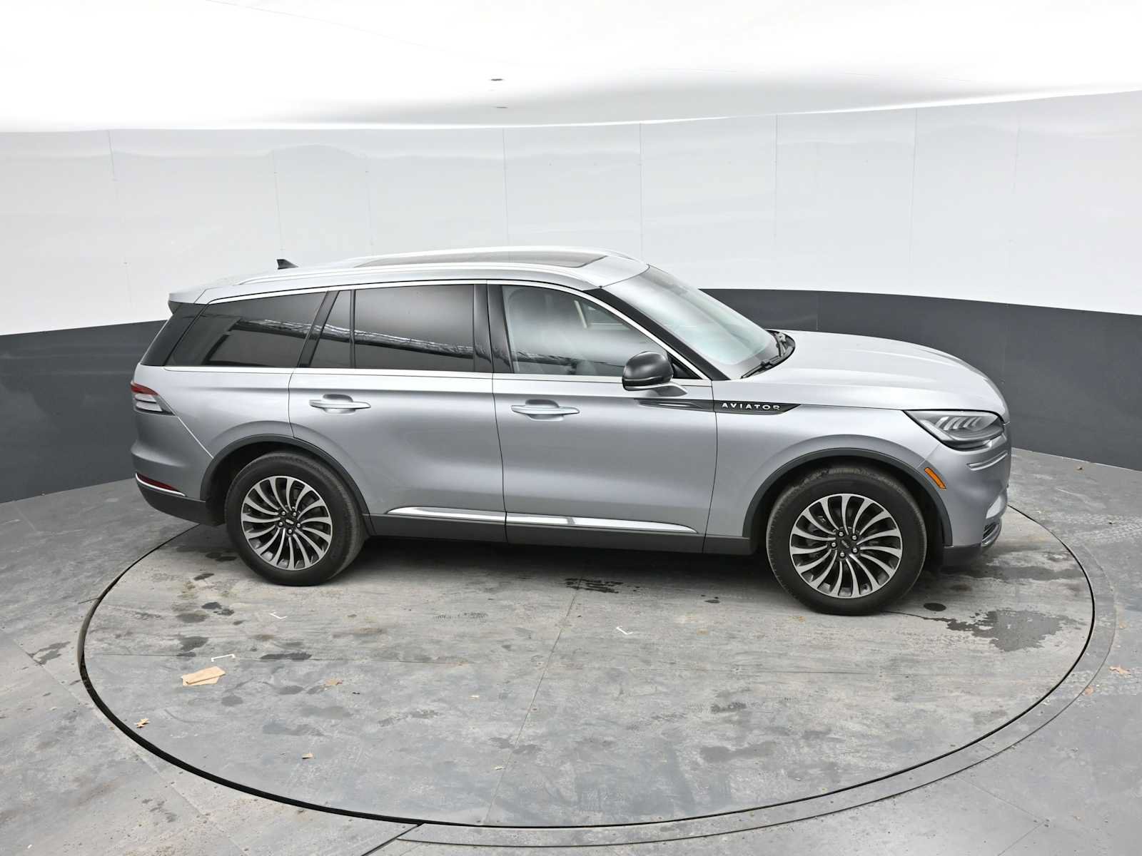 Used 2023 Lincoln Aviator AWD w/ Premium Package image 18