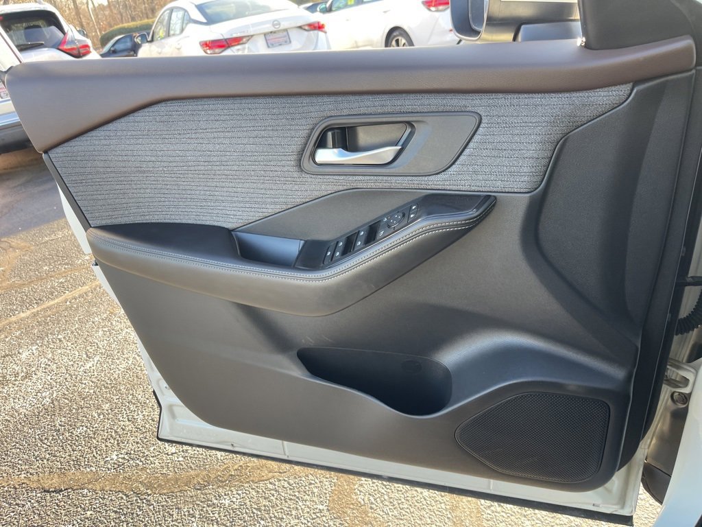 Certified 2023 Nissan Rogue SV image 9