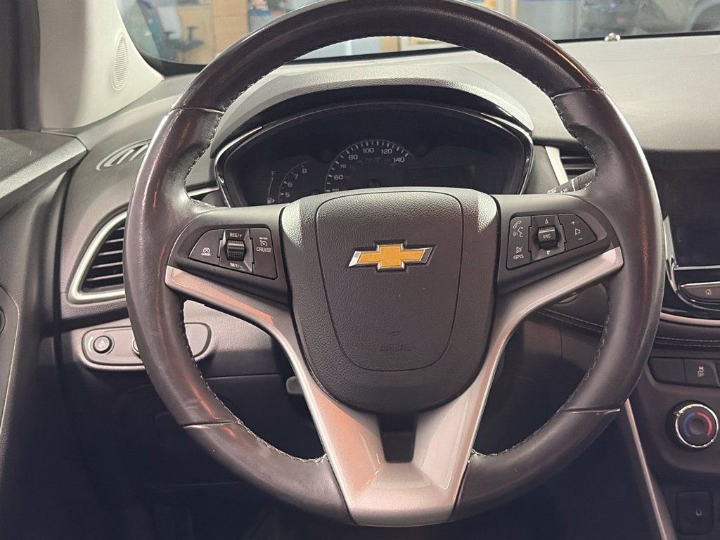 Used 2019 Chevrolet Trax LT w/ LT Convenience Package FWD image 16