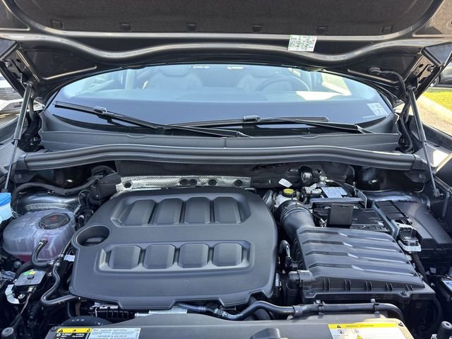 New 2025 Volkswagen Tiguan SE image 23