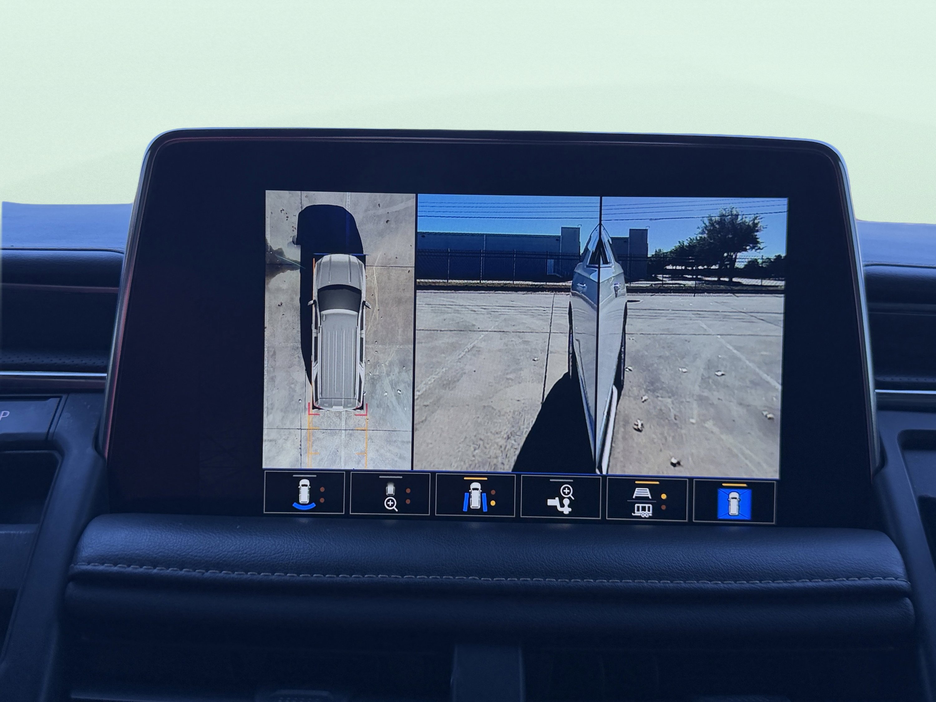 Used 2022 GMC Yukon XL SLT w/ SLT Luxury Package RWD image 63
