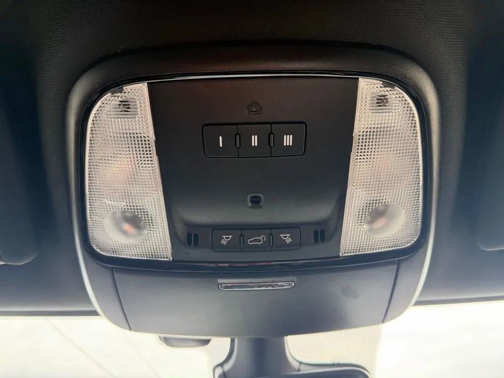 Used 2022 Dodge Durango SRT w/ Technology Group AWD/4WD image 21