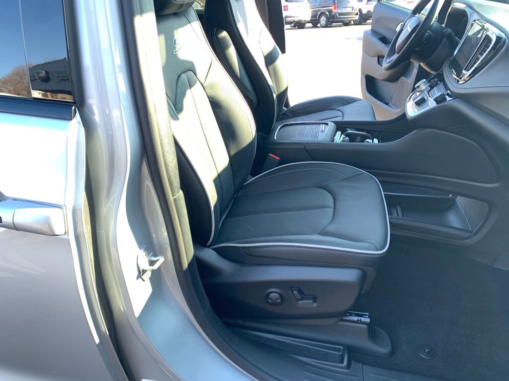 New 2026 Chrysler Pacifica Limited w/ S Appearance Package image 13