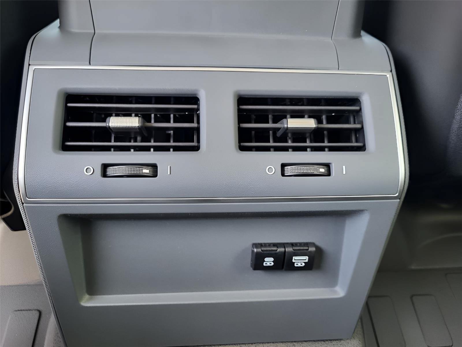 Used 2024 INEOS Grenadier AWD/4WD image 32