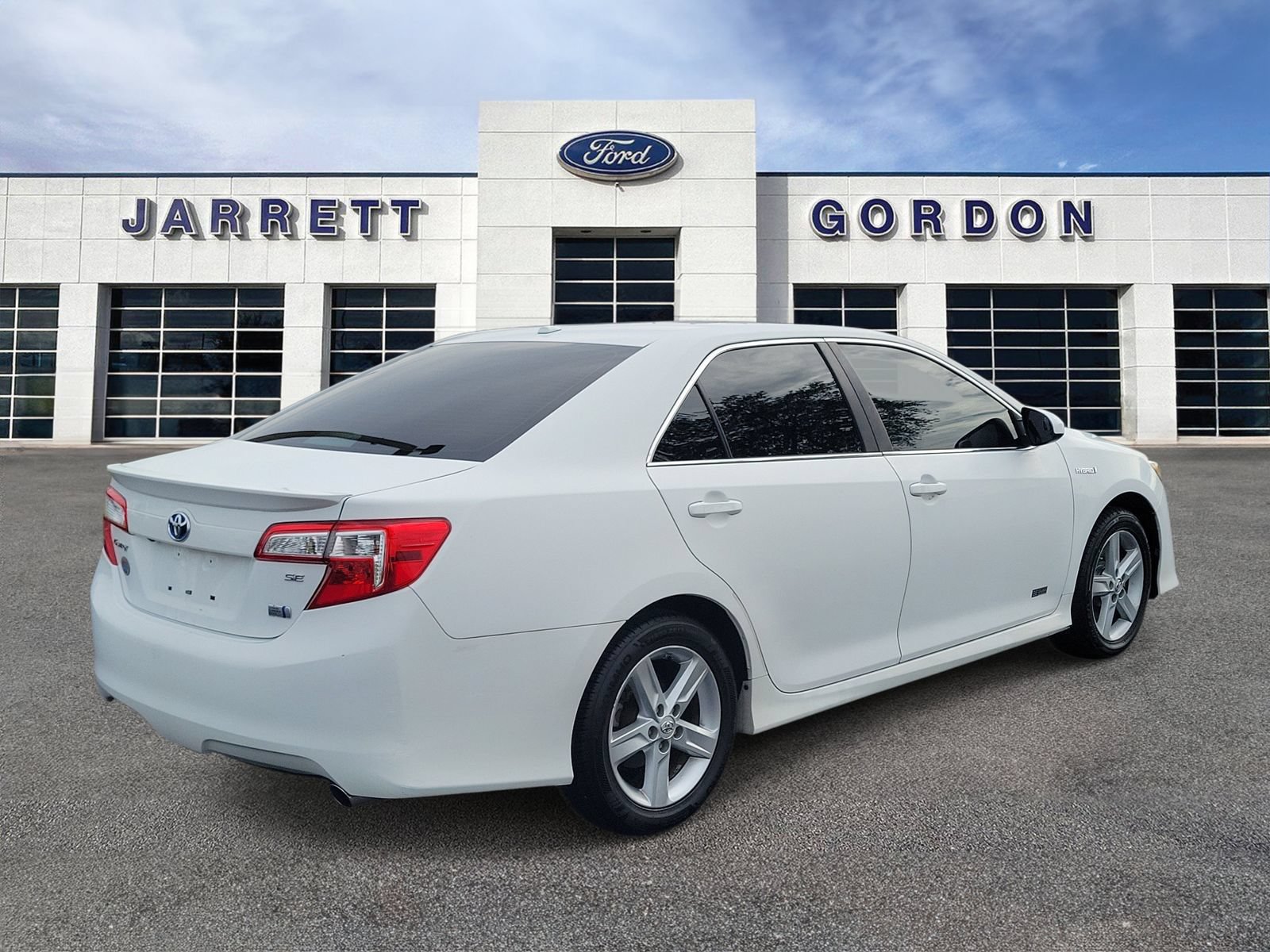 Used 2014 Toyota Camry SE w/ Moonroof Package FWD image 4