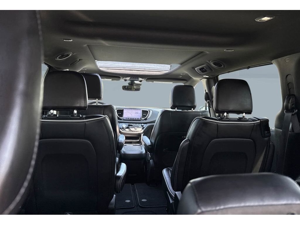 Used 2025 Chrysler Pacifica Limited image 37