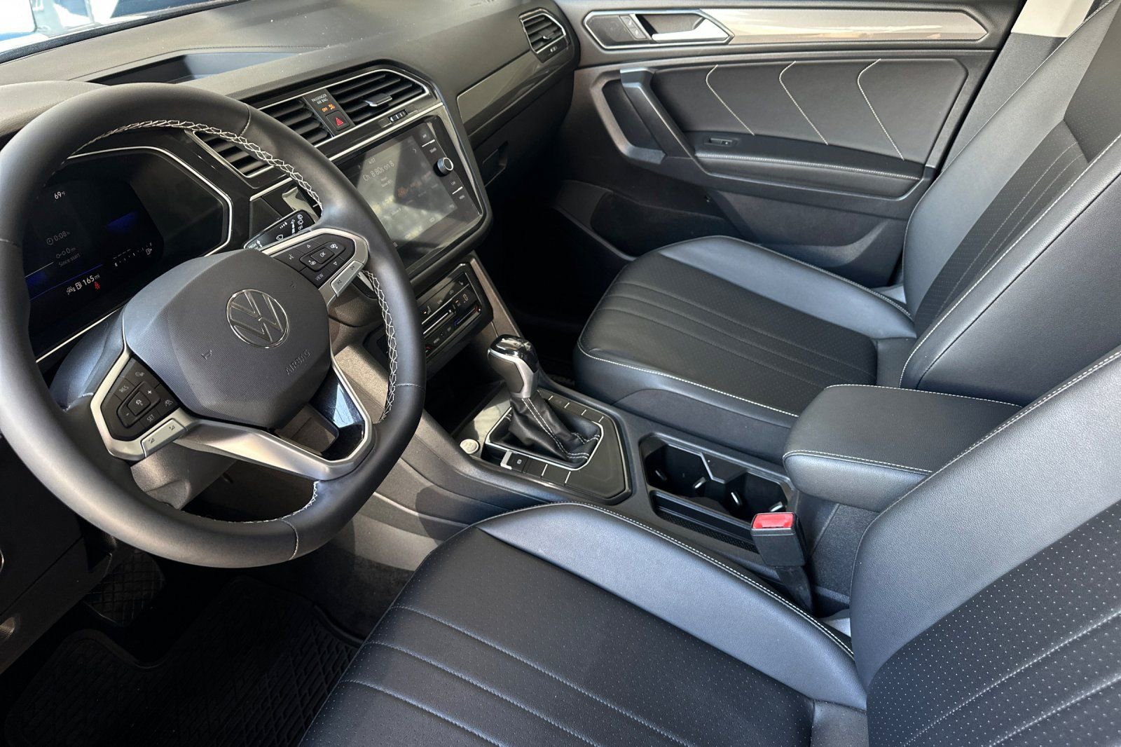 Used 2023 Volkswagen Tiguan SE FWD image 11