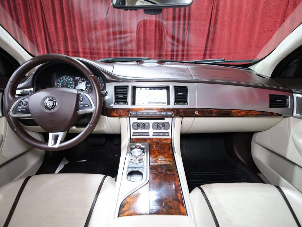 Used 2015 Jaguar XF Sport RWD image 15