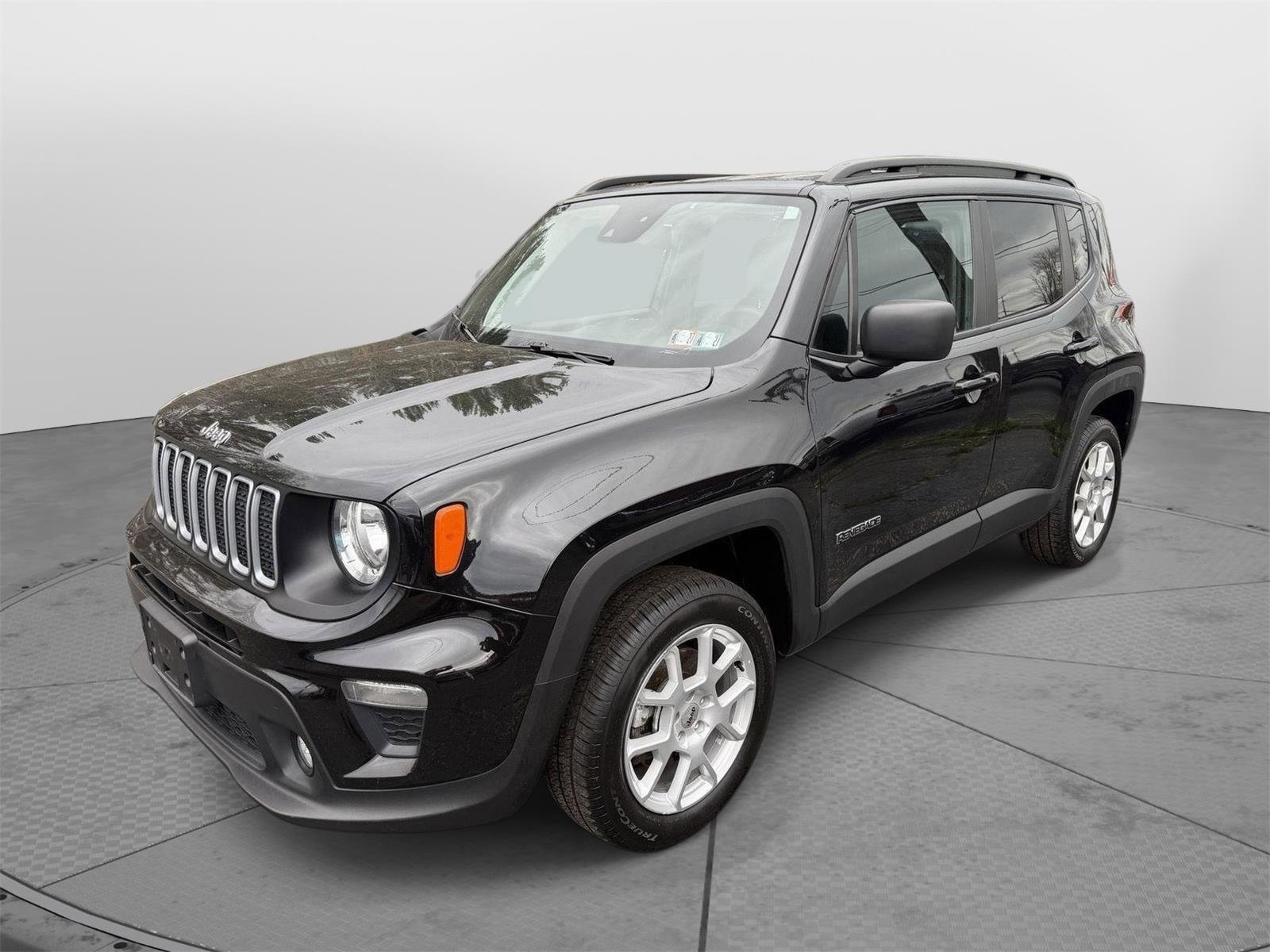 Used 2022 Jeep Renegade Latitude w/ Convenience Group AWD/4WD image 6