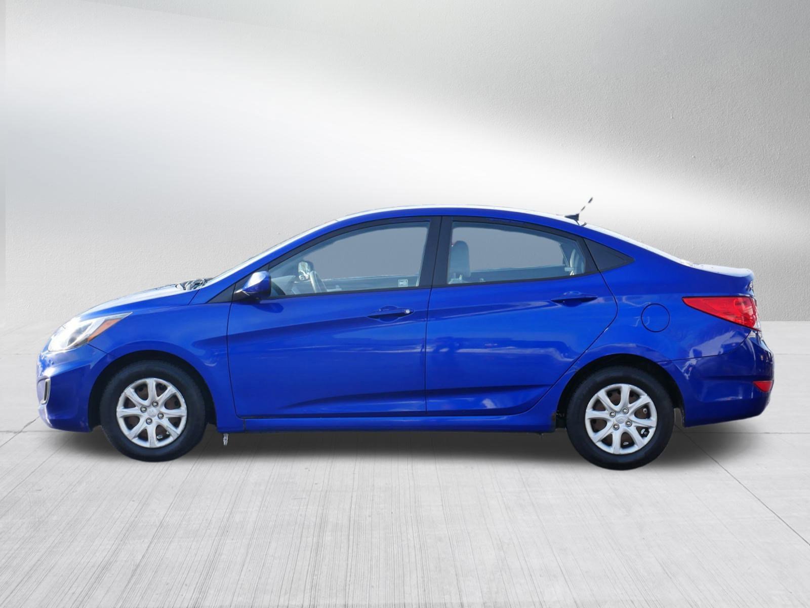 Used 2013 Hyundai Accent GLS video 2