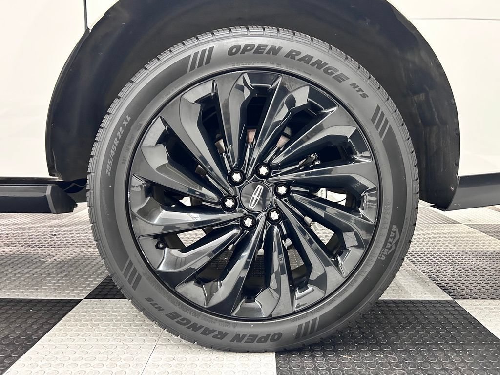 Used 2020 Lincoln Navigator L Reserve w/ Equipment Group 208A Reserve AWD/4WD image 8