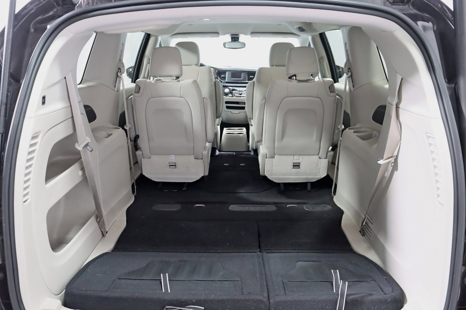 Used 2017 Chrysler Pacifica Touring image 31