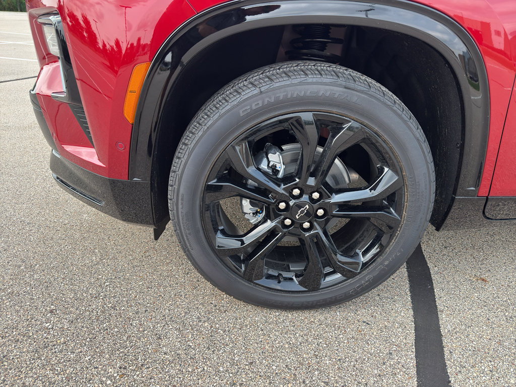 New 2027 Chevrolet Traverse RS w/ LPO, Floor Liner Package AWD/4WD image 8