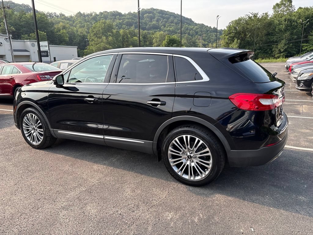 Used 2017 Lincoln MKX Reserve w/ Driver Assistance Package AWD/4WD image 3