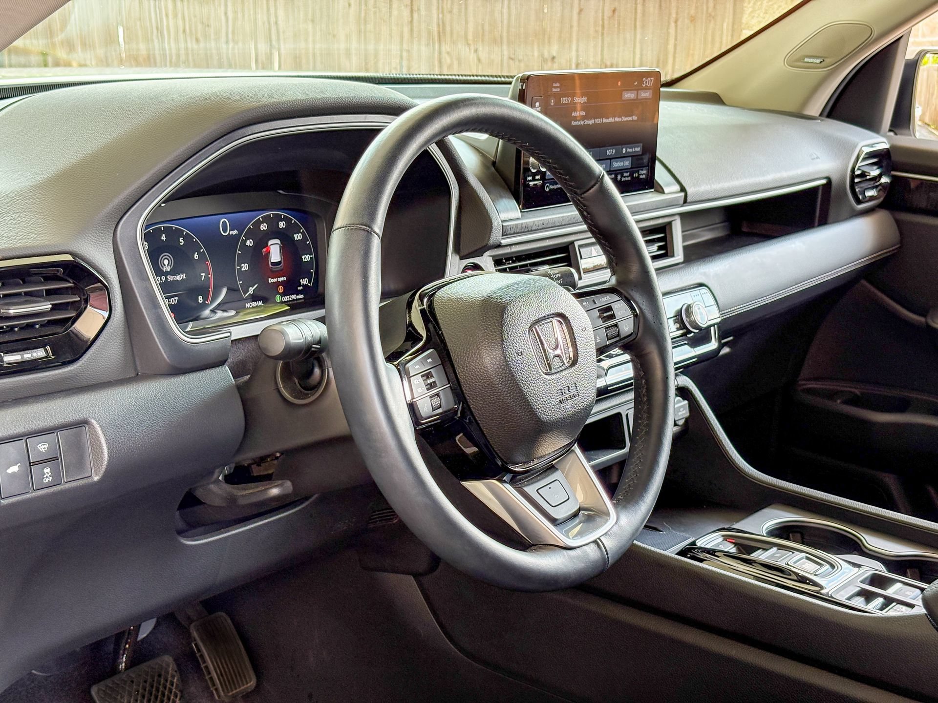 Used 2025 Honda Pilot Elite image 17