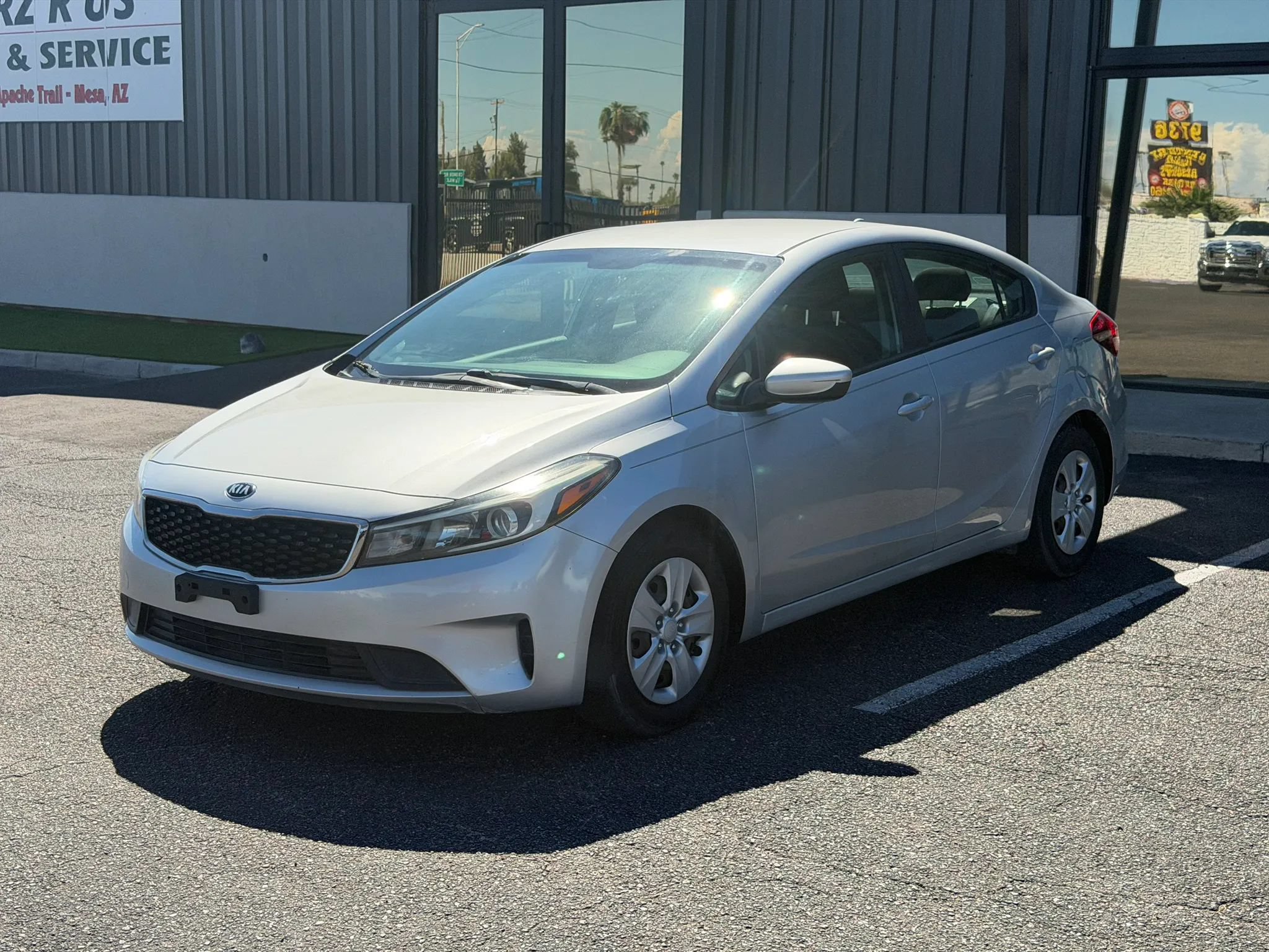 Used 2017 Kia Forte LX FWD image 2