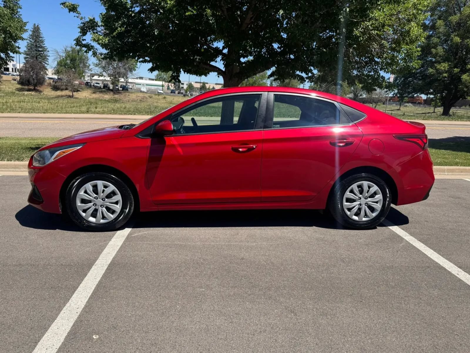 Used 2021 Hyundai Accent SE FWD image 2
