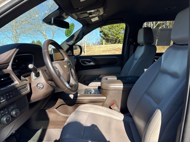 Used 2023 Chevrolet Suburban LT w/ Luxury Package image 19