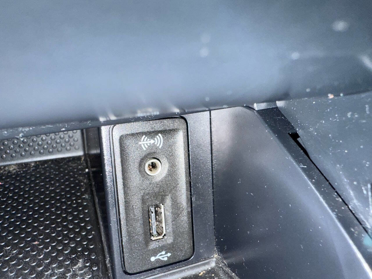 Used 2016 Volkswagen e-Golf SEL Premium w/ Driver Assistance Package image 30