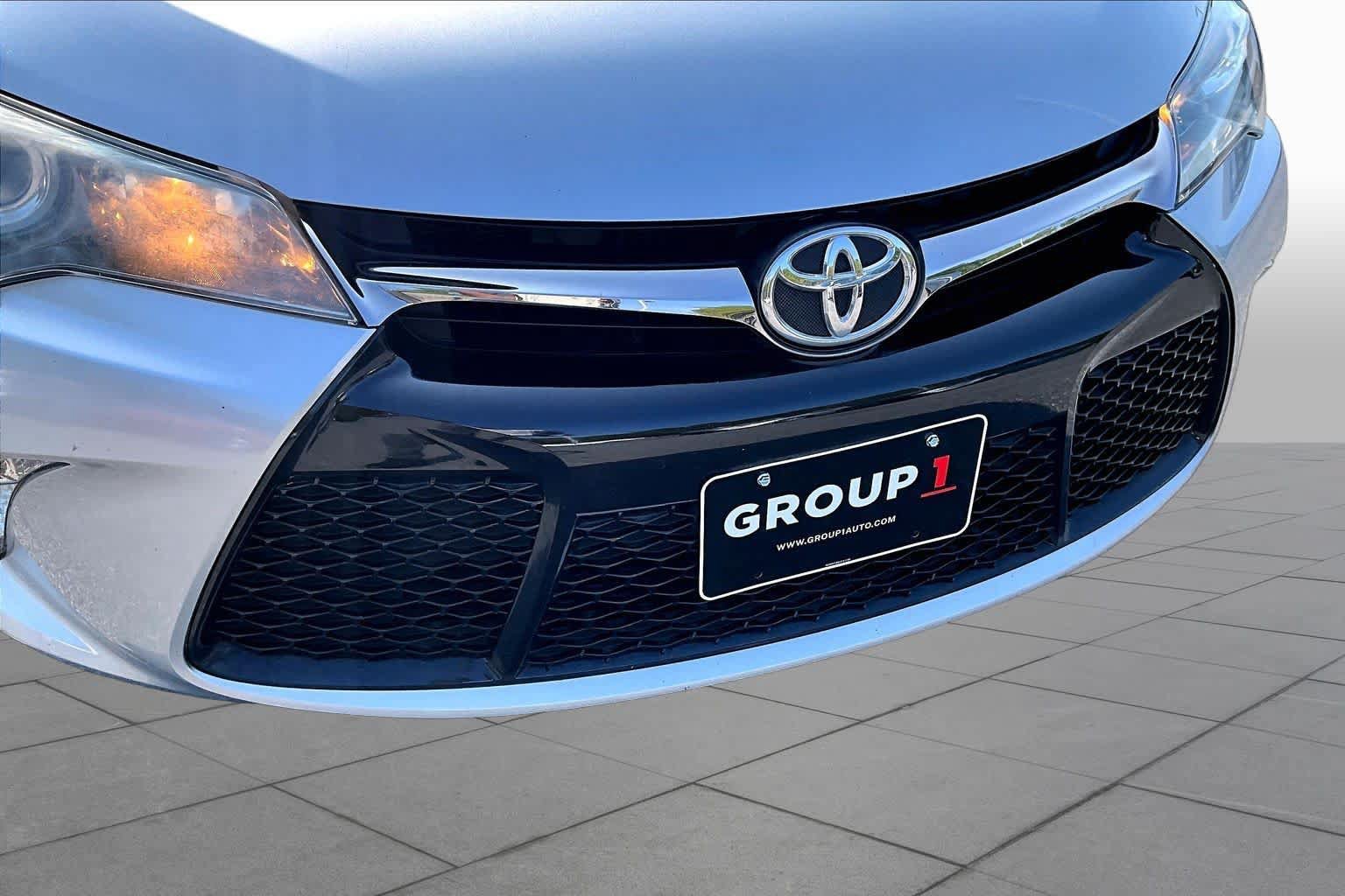 Used 2017 Toyota Camry SE FWD image 29