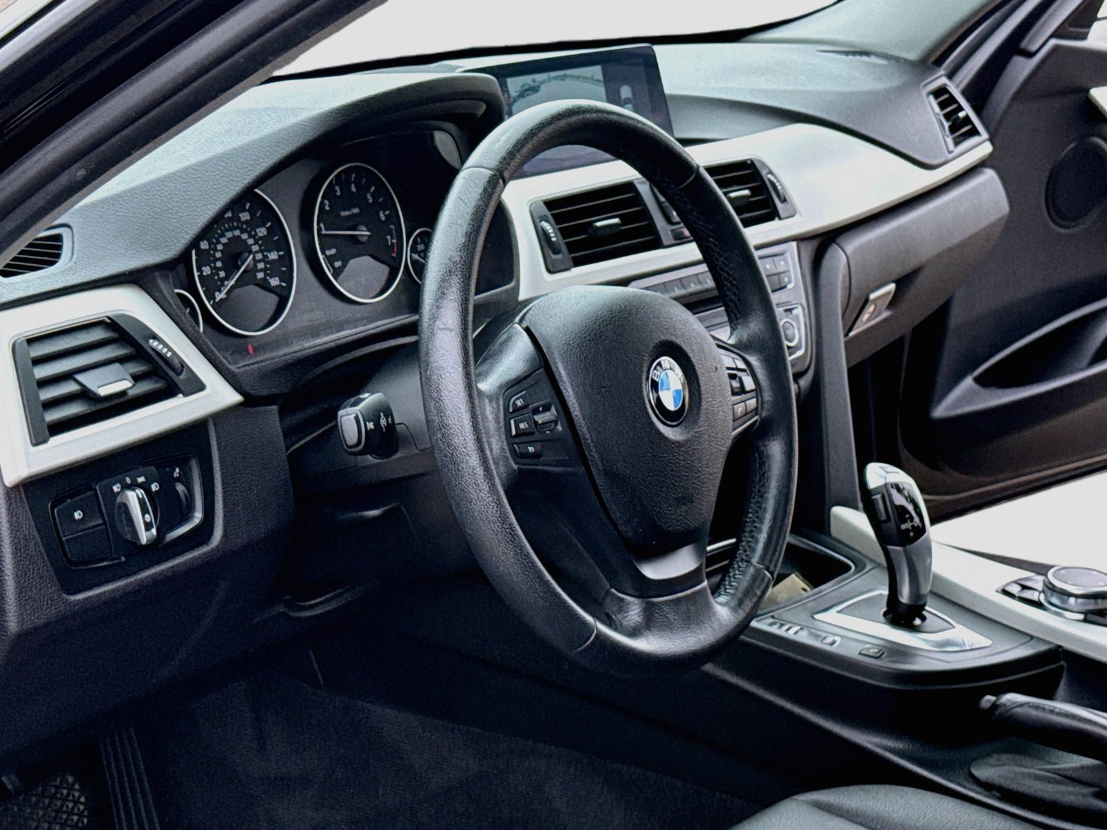 Used 2016 BMW 320i xDrive Sedan AWD/4WD image 12